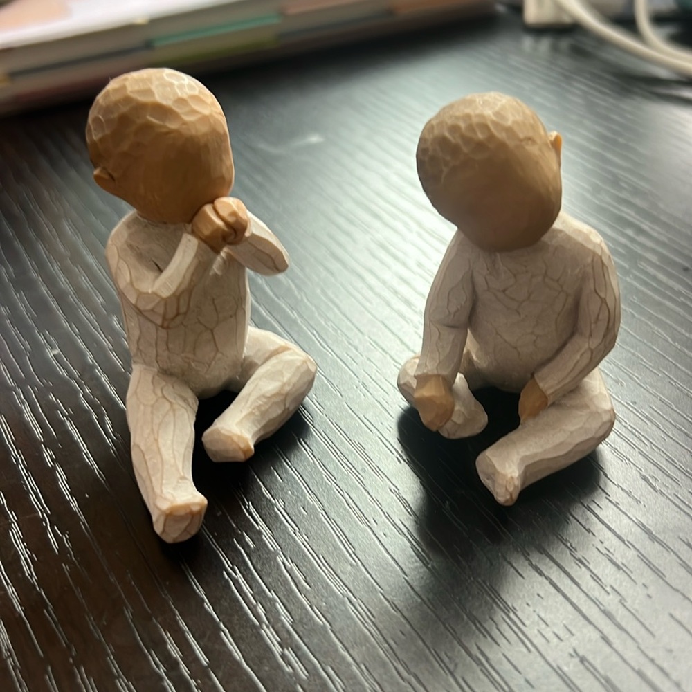 Willow tree figurines “Two Alike”